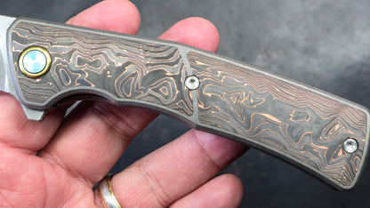 Sixleaf Hero SL-30-Sand Titanium CF M390 (NEW)