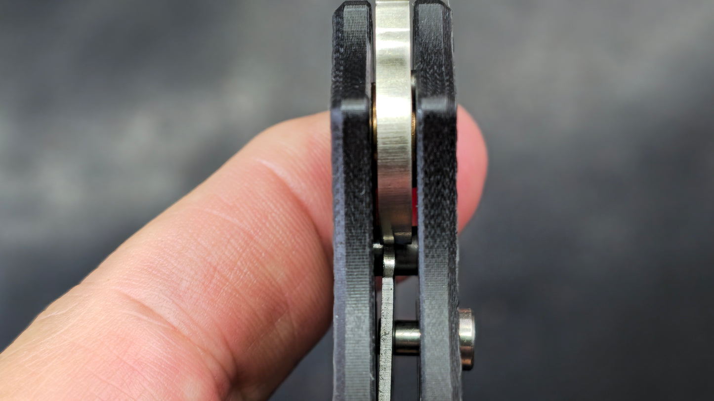 Spyderco Sage™ 6 Button Compression Lock® Carbon Fiber/G10 CPM S30V (NEW)