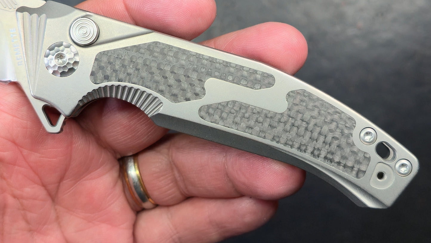 Remette Steed Titanium/Carbon Fiber Handle with Reversible Clip, M390 (USED)
