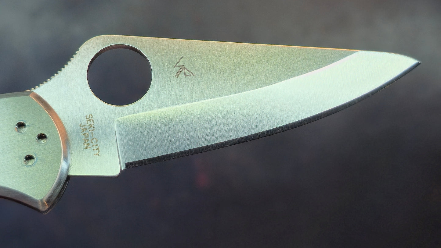 Spyderco Delica Plain Edge VG10 Satin Steel (NEW)