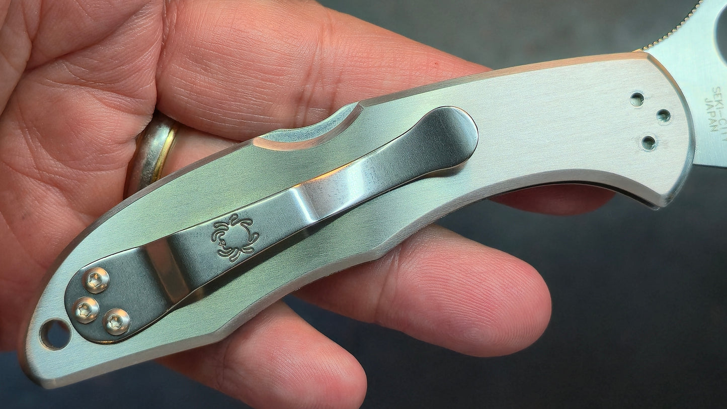 Spyderco Delica Plain Edge VG10 Satin Steel (NEW)