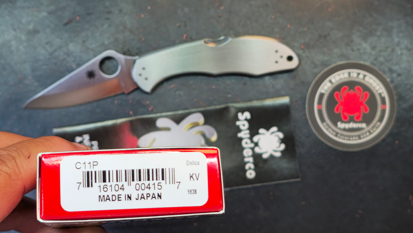 Spyderco Delica Plain Edge VG10 Satin Steel (NEW)