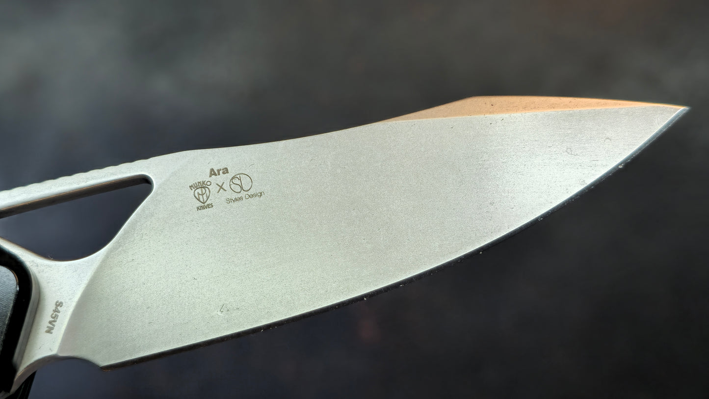 Kizer Ara Black Titanium with Gold Carbon Fiber Handle S45VN (NEW)