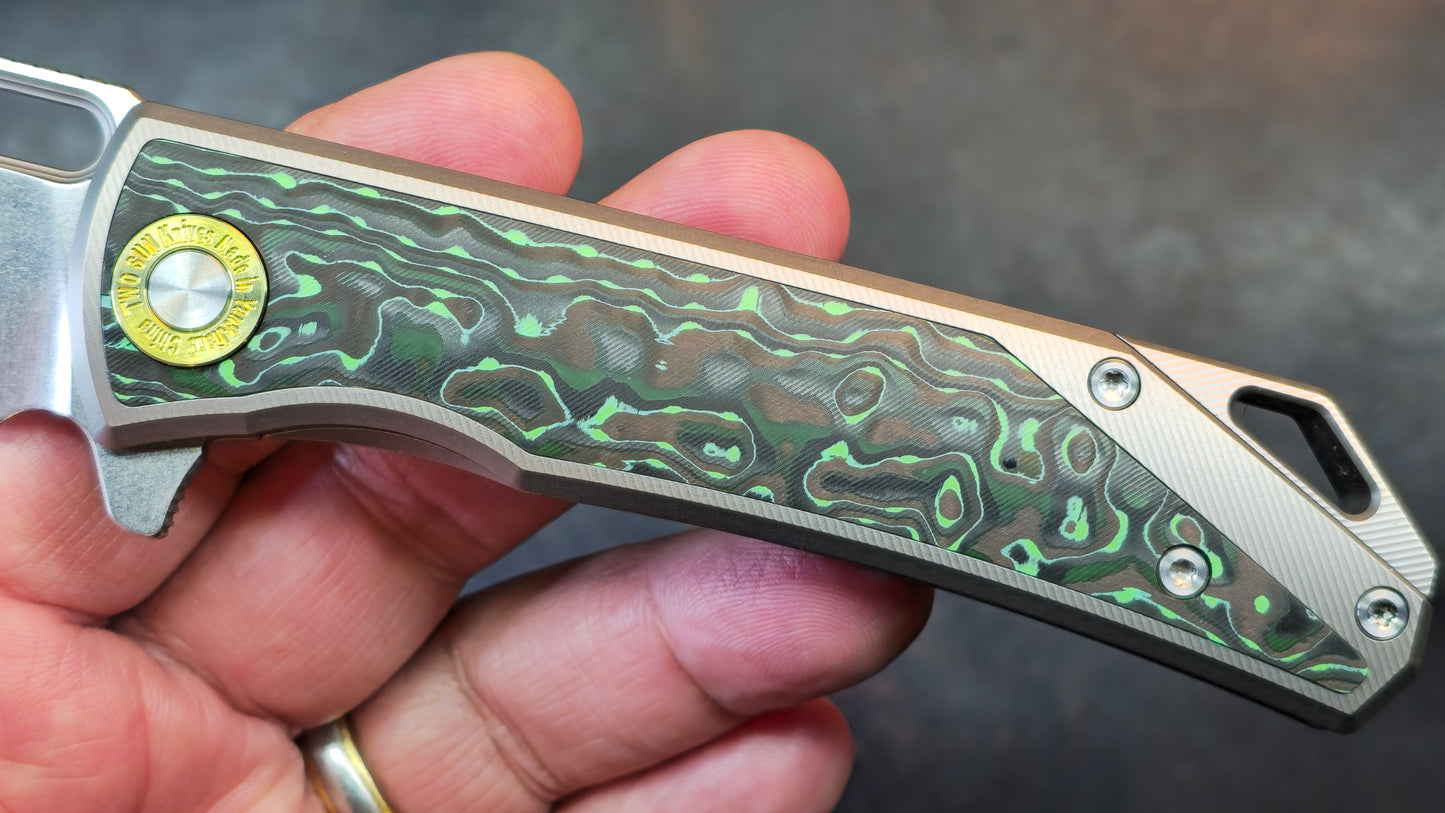 TWOSUN TS502 Titanium Handle with Carbon Fiber Inlay M390 Blade (NEW)