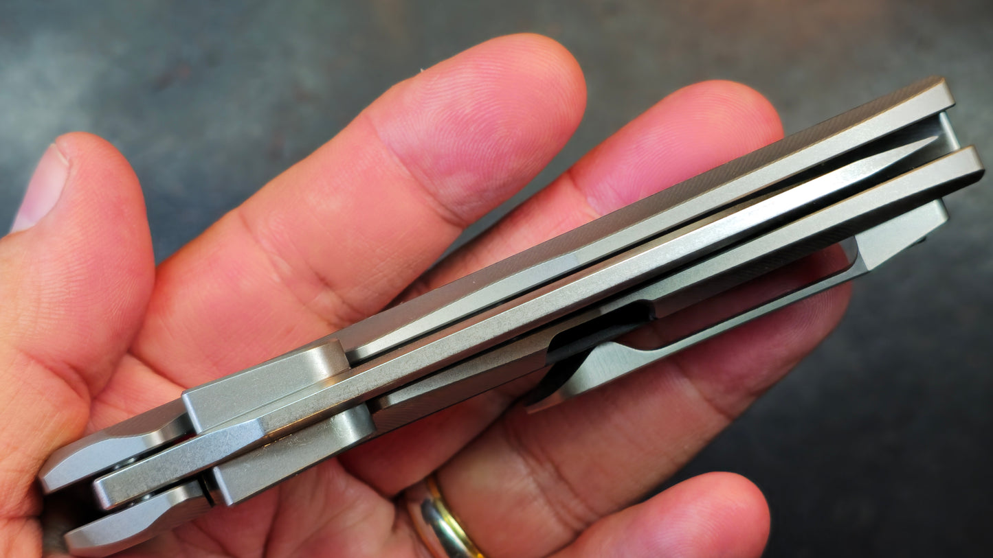 TwoSun TS578 Titanium/Carbon Fiber Handle K110 Plain Edge  (NEW)