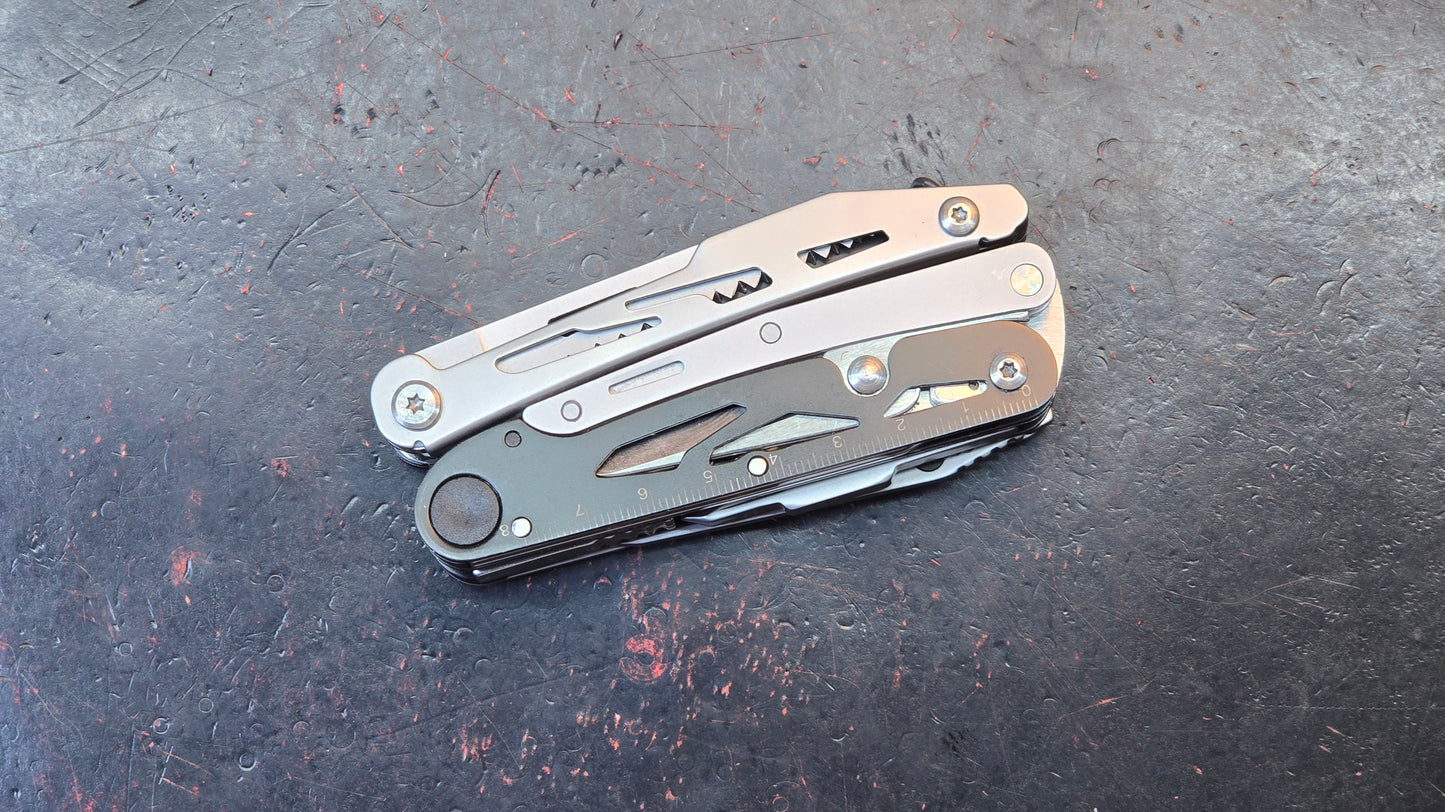 Ganzo G304 Full-sized Multitool, 21-in-1 Stainless Steel Pocket Knife with Screwdriver, Pliers with Sheath