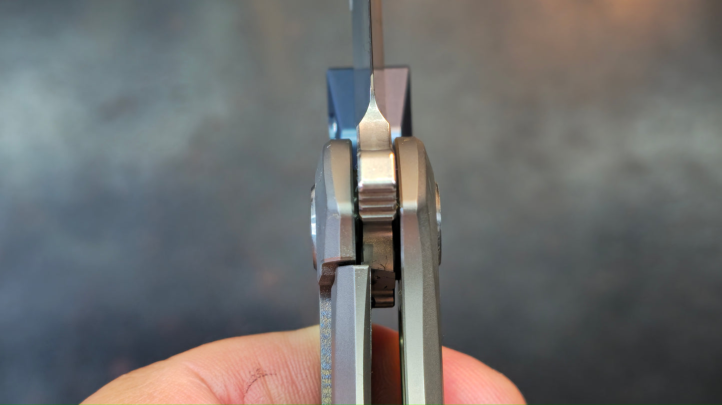 YANGGE YG004-Sand titanium alloy handle M390 Blade