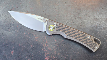 YJGDCN YJ2526 Titanium/CF Handle M390 Blade