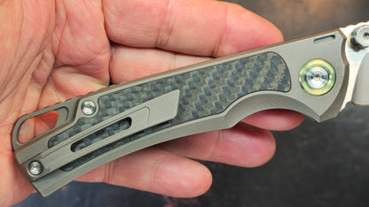 YJGDCN YJ2526 Titanium/CF Handle M390 Blade