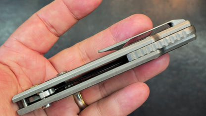 YJGDCN YJ2526 Titanium/CF Handle M390 Blade