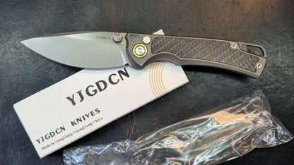 YJGDCN YJ2526 Titanium/CF Handle M390 Blade