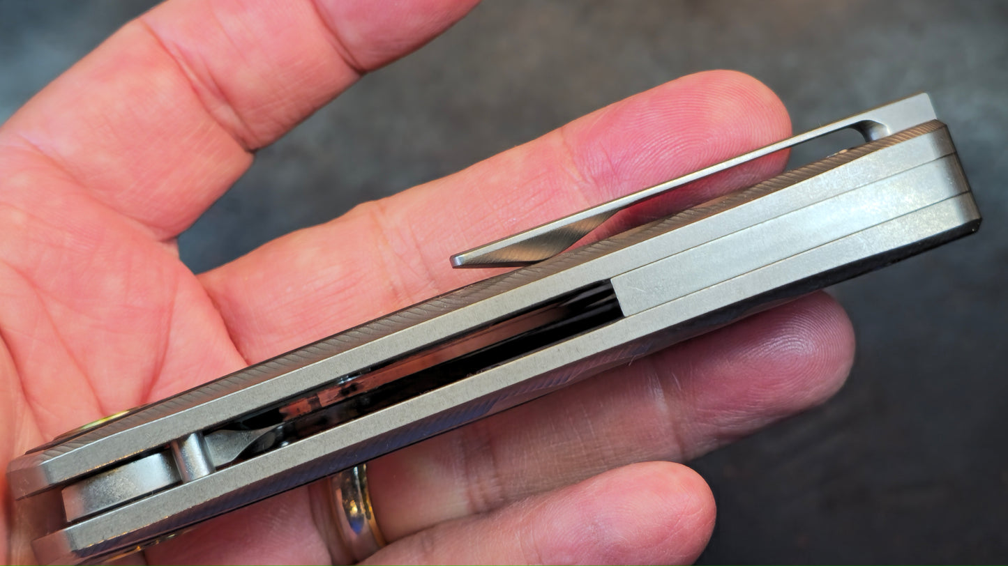 TwoSun TS560 Titanium/CF Handle M390 Blade