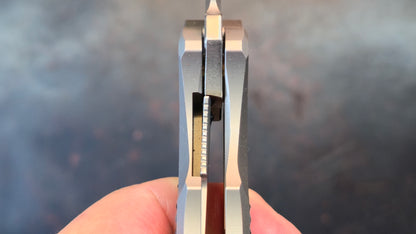 TWOSUN TS562 Titanium/CF Handle YJ01-V1 Blade