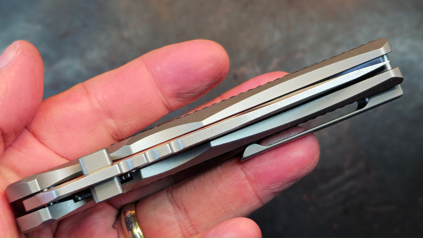 TWOSUN TS562 Titanium/CF Handle YJ01-V1 Blade