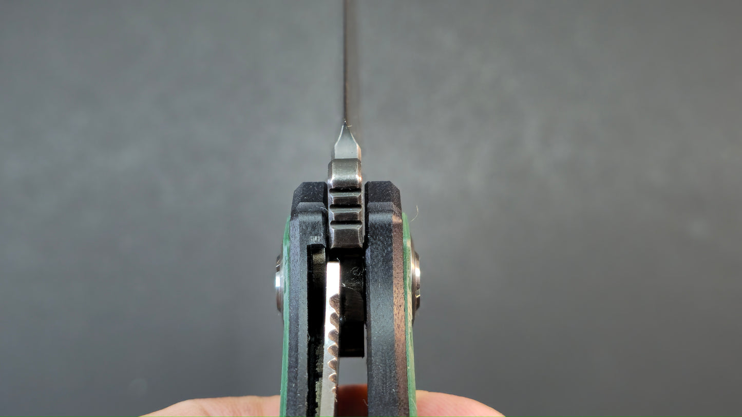 Y-Start LK5033 Folding Knife Black Titanium/Carbon Fiber Handle M390 Plain Edge (OPEN BOX) (Copy)