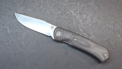 QSP Gannet Front Flipper Red / Black CF W/Micarta Handle 154CM (DISCOUNT IN CART)