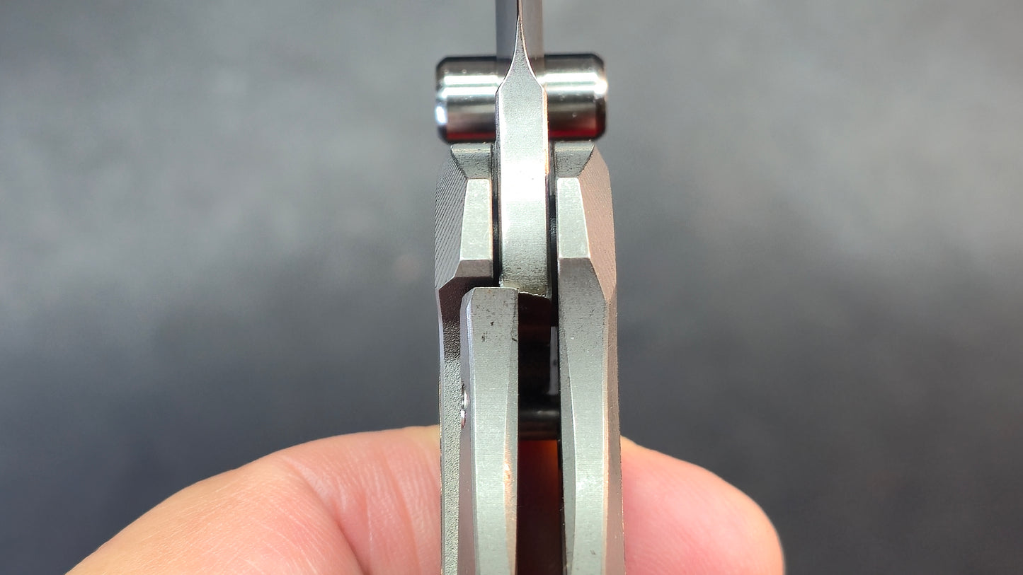 TwoSun TS499 Gray/Black Titanium/Carbon Fiber Handle YJ01-V1