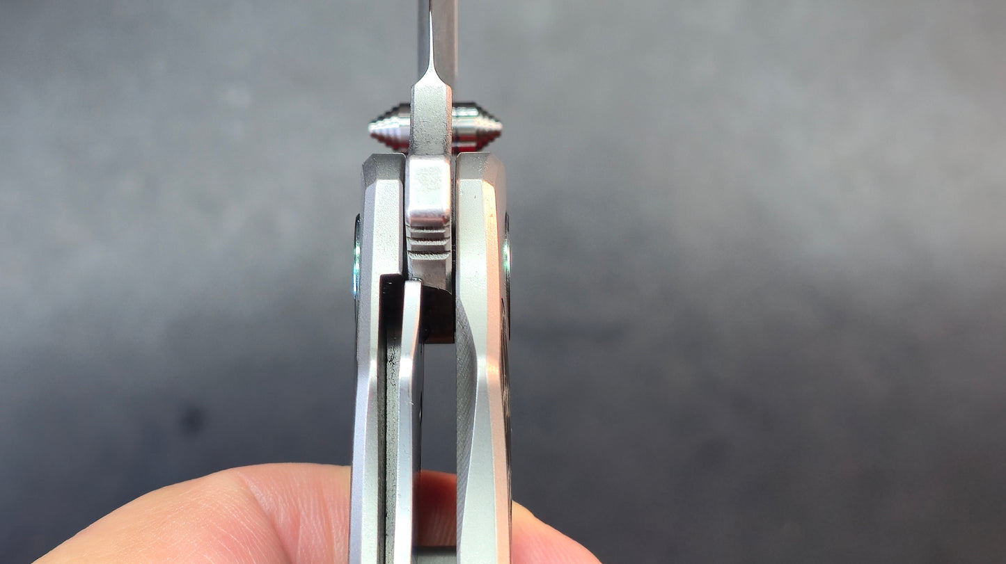 TWO SUN TS568 Titanium/Carbon 14C28N Blade