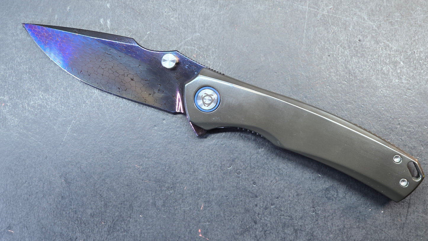 SixLeaf SL-93 7/10 Zirconium Handle, Dragon Scale Damascus Blade