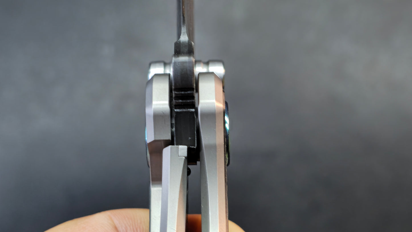 SixLeaf SL-89 Titanium/CF Black Damascus-VG10 Blade