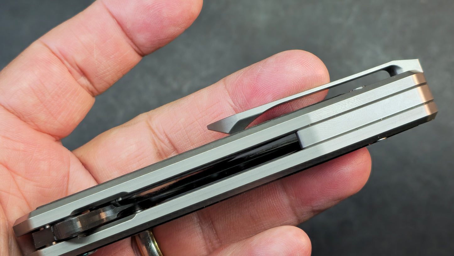 SixLeaf SL-89 Titanium/CF Black Damascus-VG10 Blade