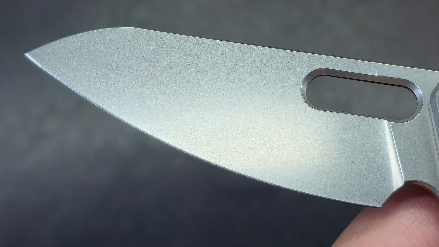 Maxace Black Mirror Carbon Fiber and Titanium Handle M390 Blade