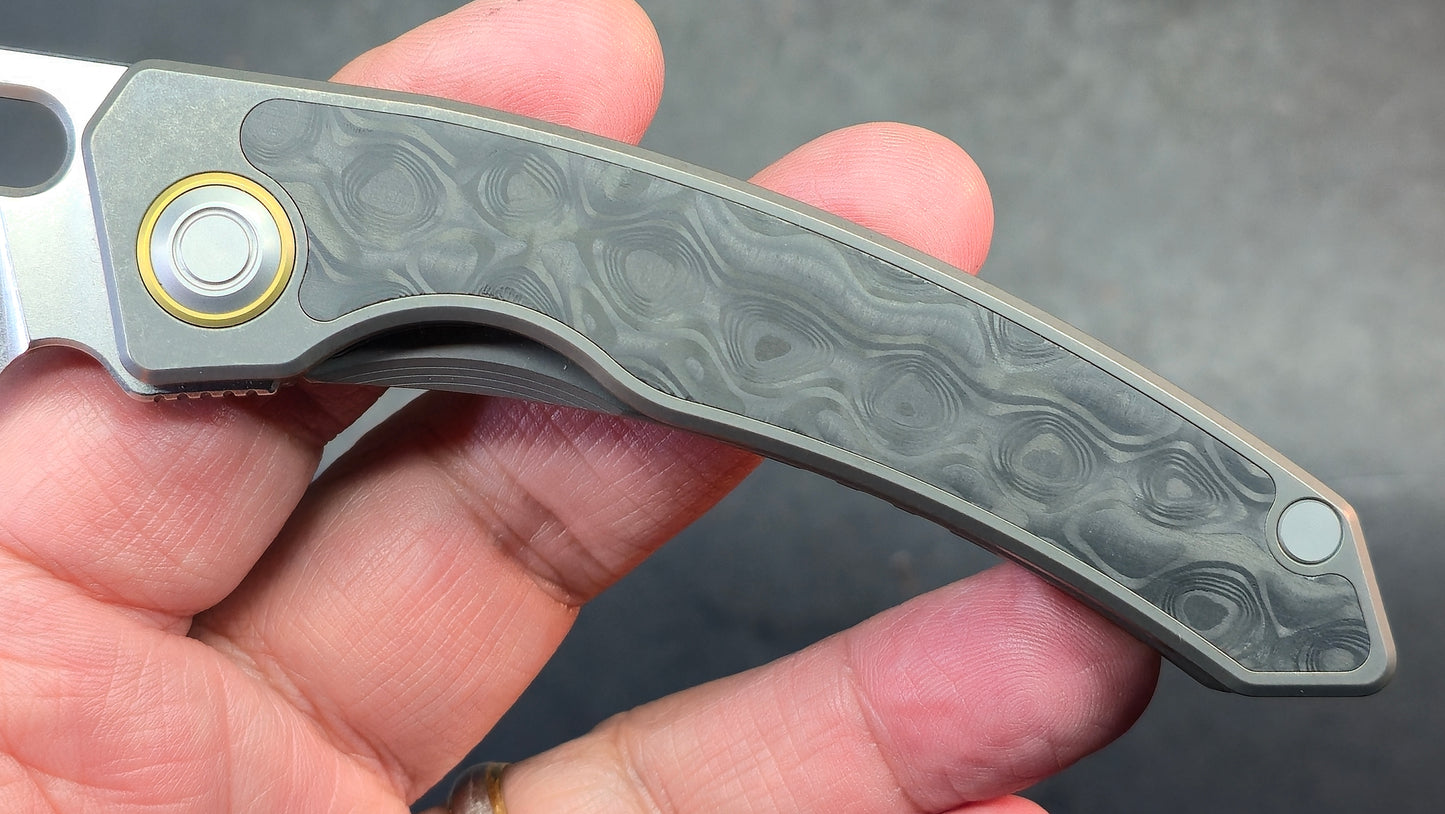 Maxace Black Mirror Carbon Fiber and Titanium Handle M390 Blade