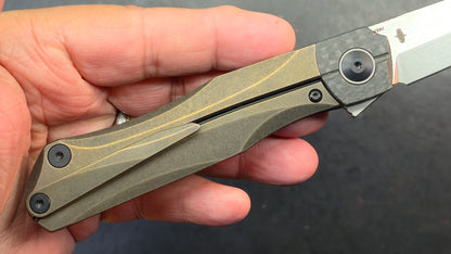 BESTECH THYRA BT2106B Titanium+Carbon Fiber Inlay Handle: 3.56" M390 Blade