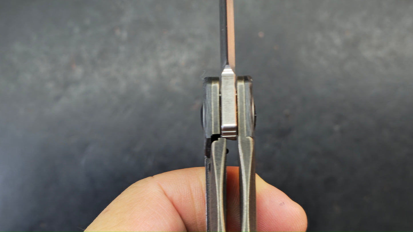 BESTECH THYRA BT2106B Titanium+Carbon Fiber Inlay Handle: 3.56" M390 Blade