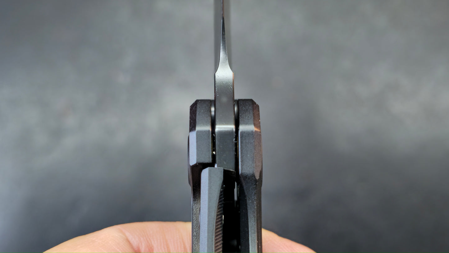Kubey Snorri Framelock Black PVD Titanium Handle Black DLC M390 Blade