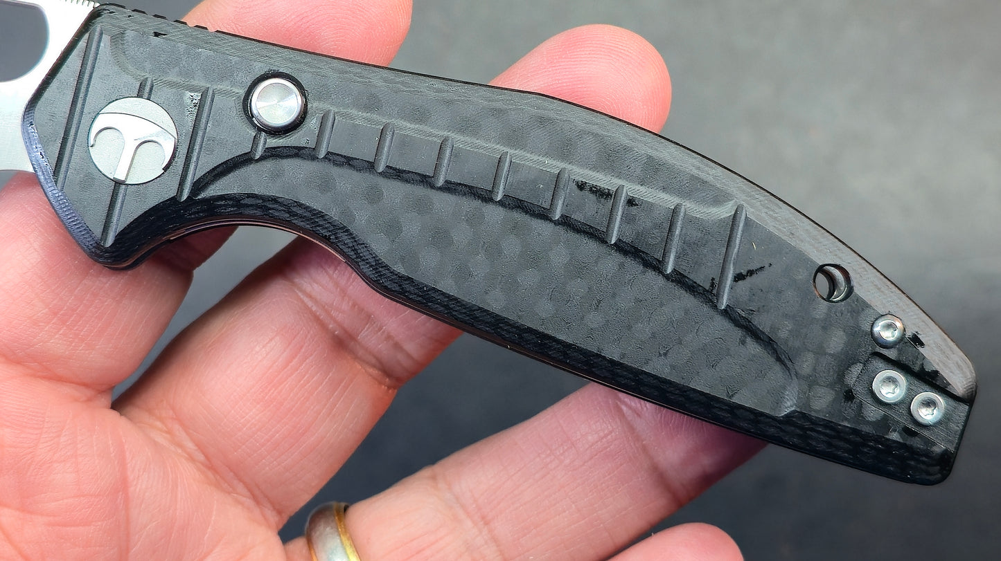 Bestechman Angry Owl Button liner lock Black/Purple G10 Handle D2