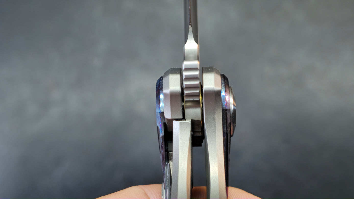 Remette Knives RT-Saker Falcon Button FRAME LOCK Titanium and Carbon Fiber Handle M390 Blade