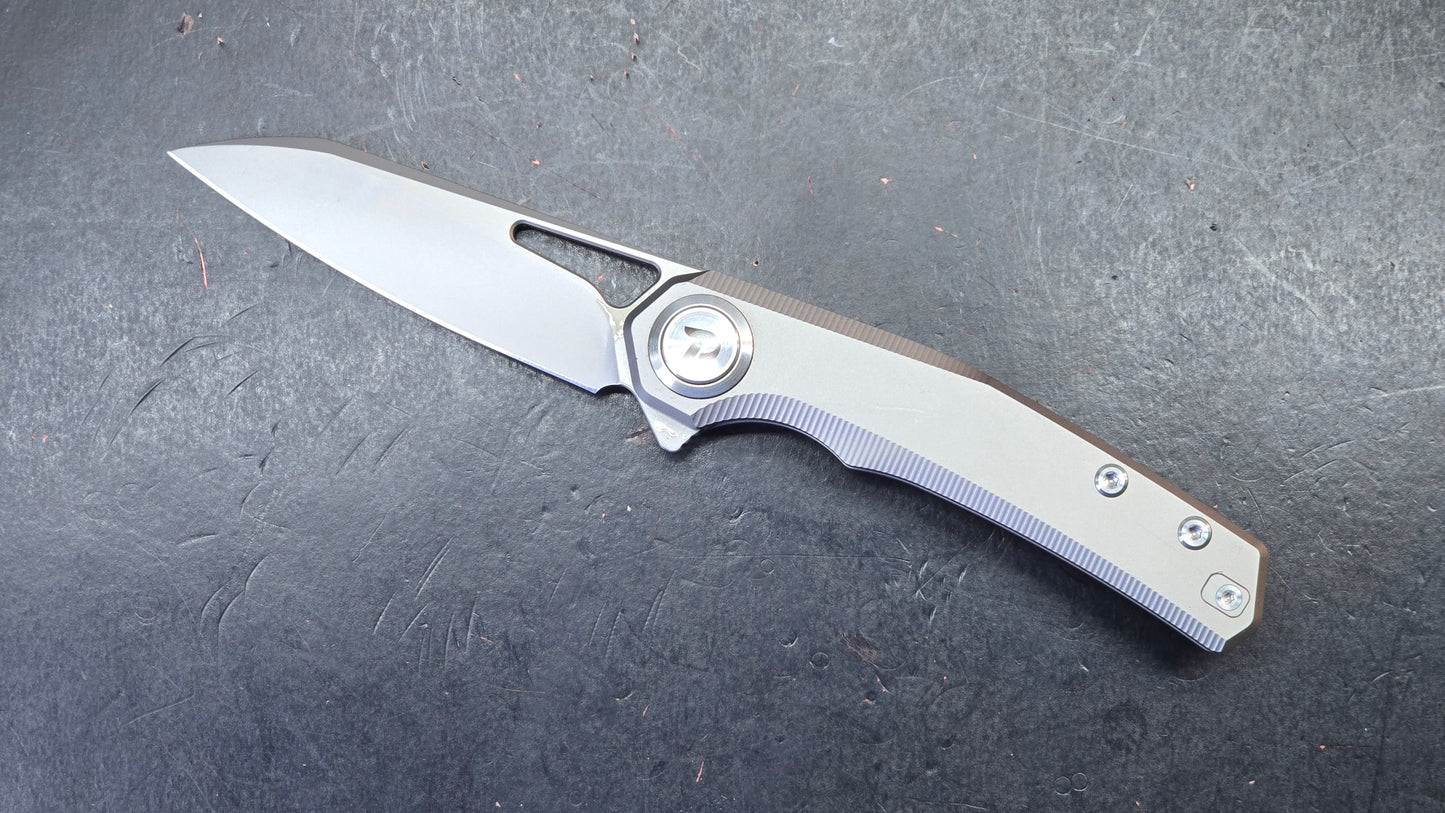 DREAMTECH D4281 Button Liner Lock Gray/Bronze Titanium M390 Blade (DISCOUNT IN CART)