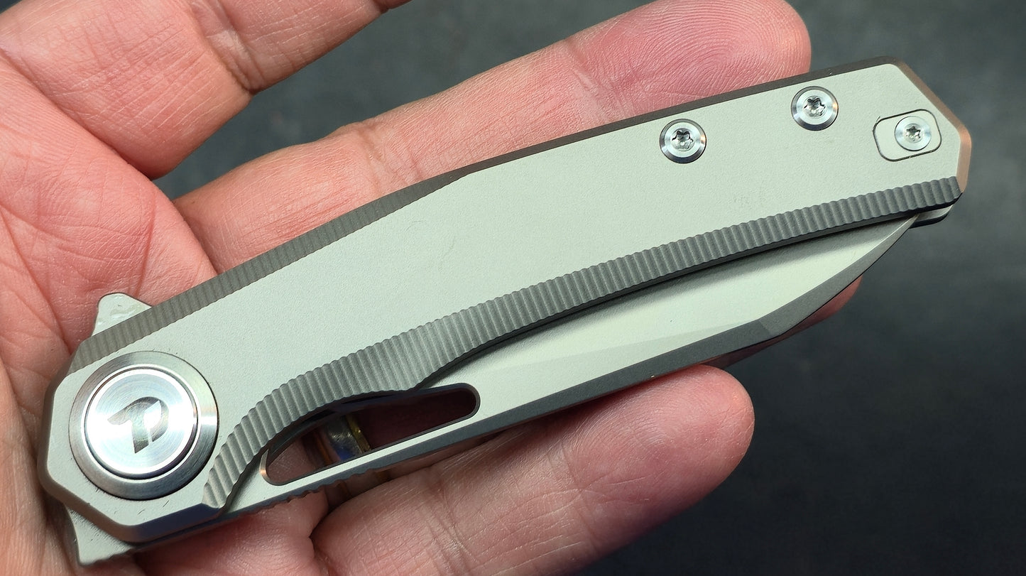 DREAMTECH D4281 Button Liner Lock Gray/Bronze Titanium M390 Blade (DISCOUNT IN CART)