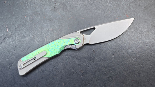 Kizer Topsail Green Titanium/Crystallized Titanium Handle M390