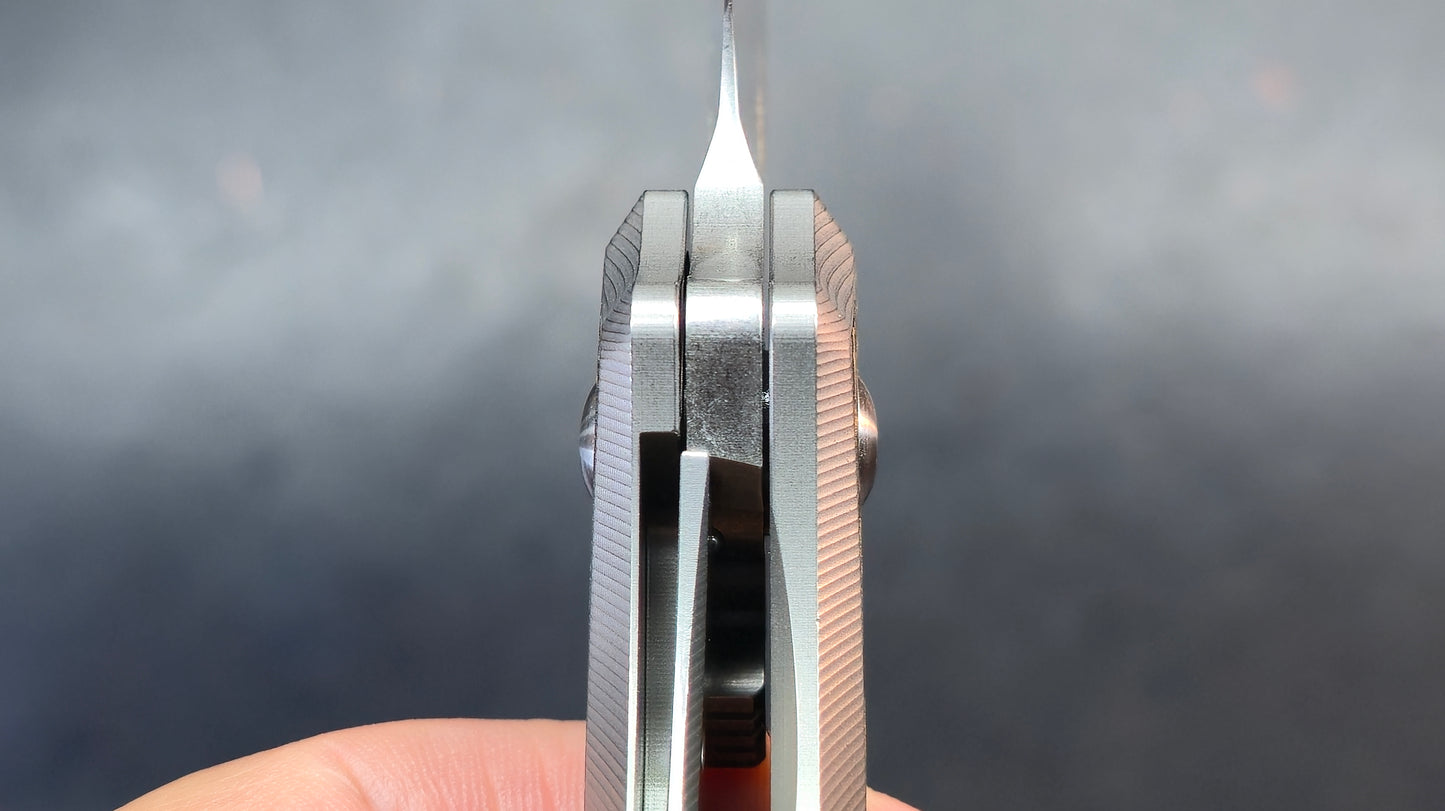 TwoSun TS436 Black/Yellow Titanium/Carbon Fiber Handle M390