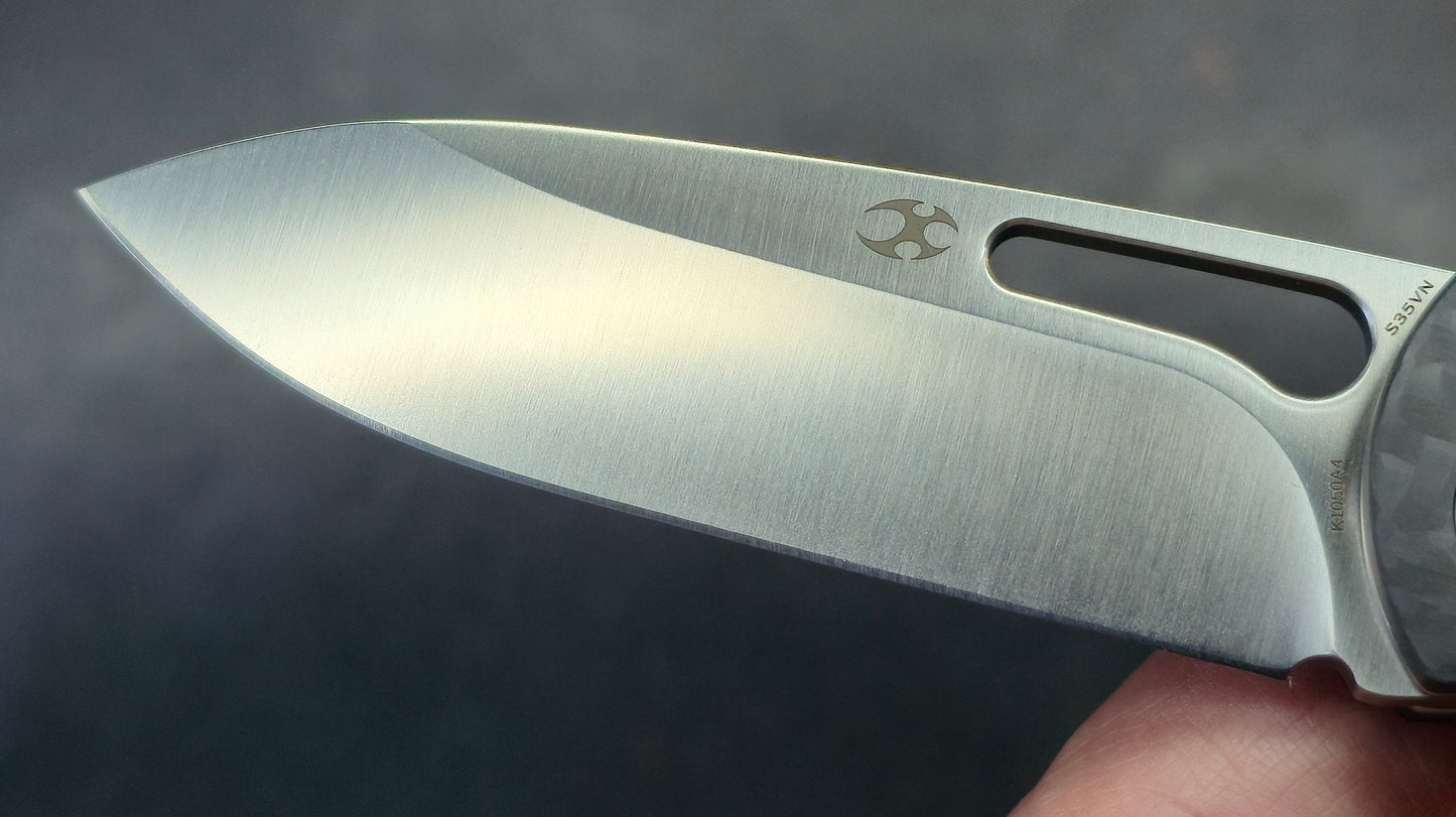 Kansept Mato Twill Carbon Fiber Blue/Black G10 Inlays 3.3" S35VN (DISCOUNT IN CART)