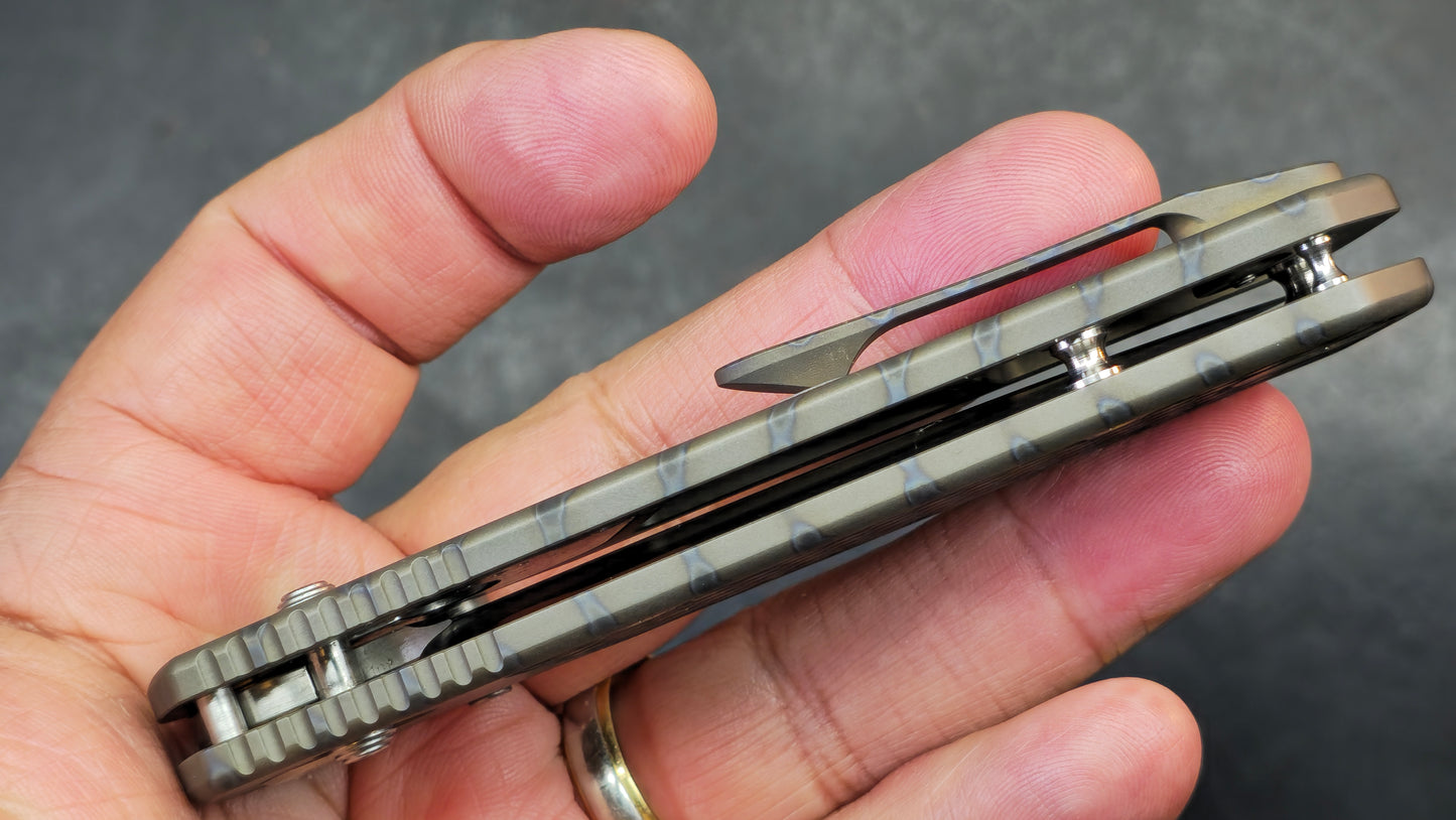 Geo Blaze 2502C Flame Ano Titanium Handle M390 (DISCOUNT IN CART)