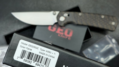 Geo Blaze 2502C Flame Ano Titanium Handle M390 (DISCOUNT IN CART)