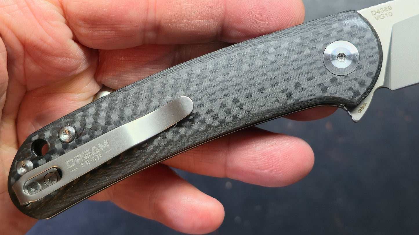DREAMTECH D4389 Button liner lock Carbon Fiber VG-10