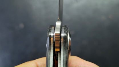 DREAMTECH D4389 Button liner lock Carbon Fiber VG-10