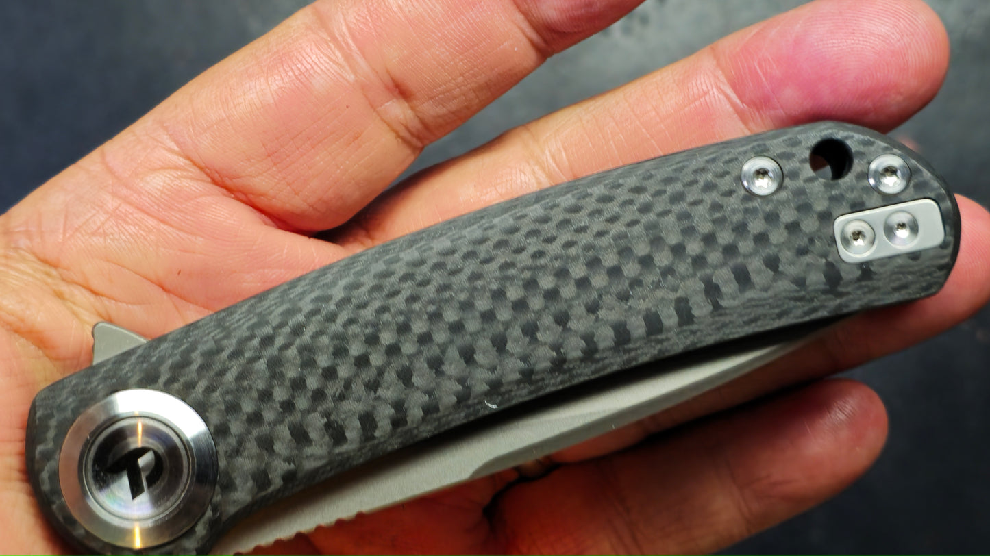 DREAMTECH D4389 Button liner lock Carbon Fiber VG-10