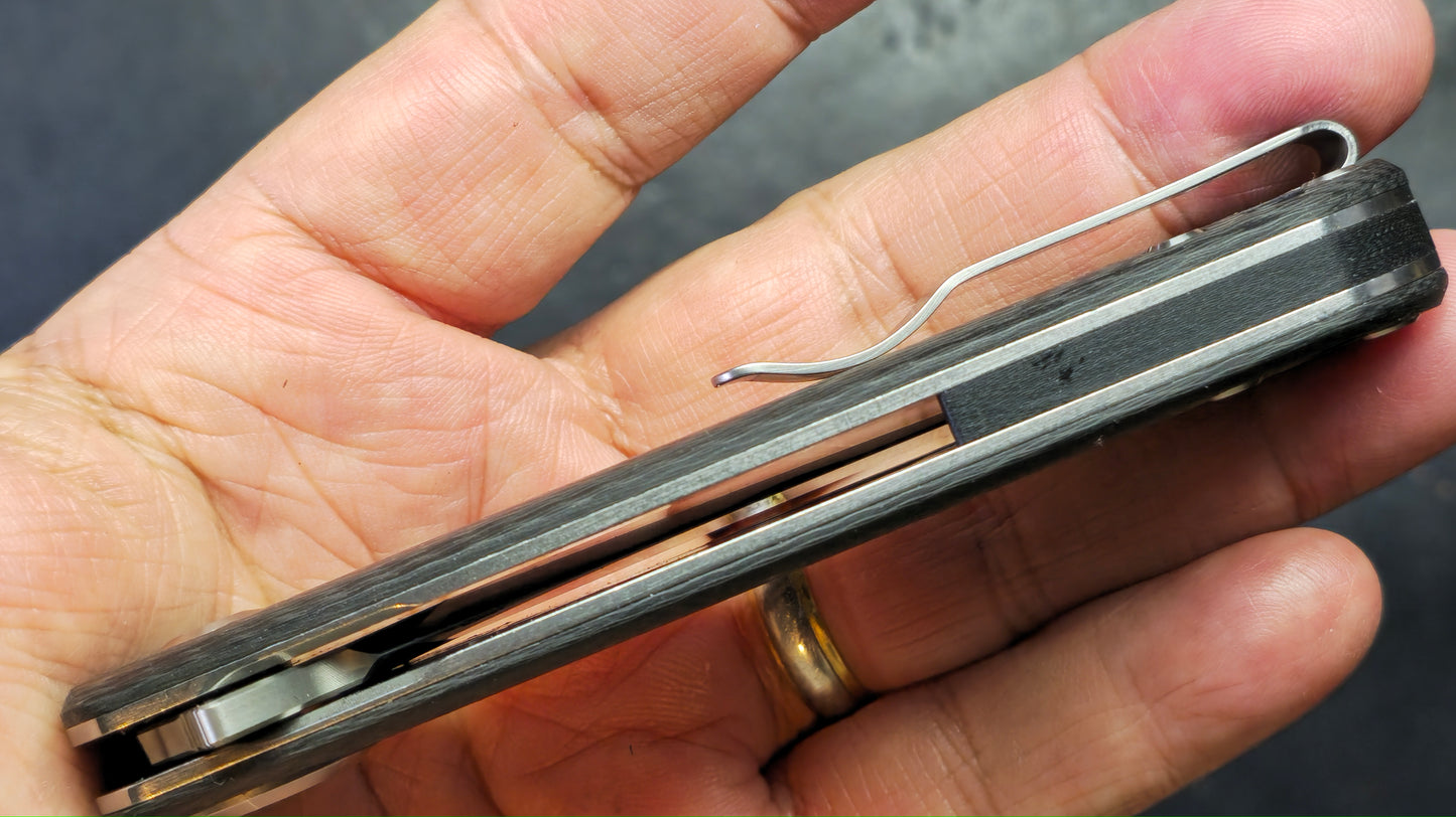 DREAMTECH D4389 Button liner lock Carbon Fiber VG-10