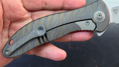 WEKNIFE Synergy 2v2 (INTEGRAL) Tiger Stripe/Black Titanium Handle 20CV