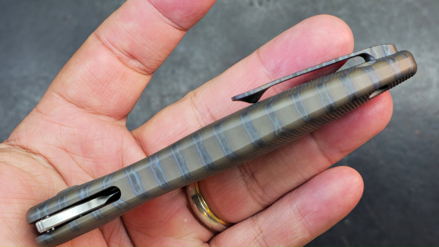 WEKNIFE Synergy 2v2 (INTEGRAL) Tiger Stripe/Black Titanium Handle 20CV