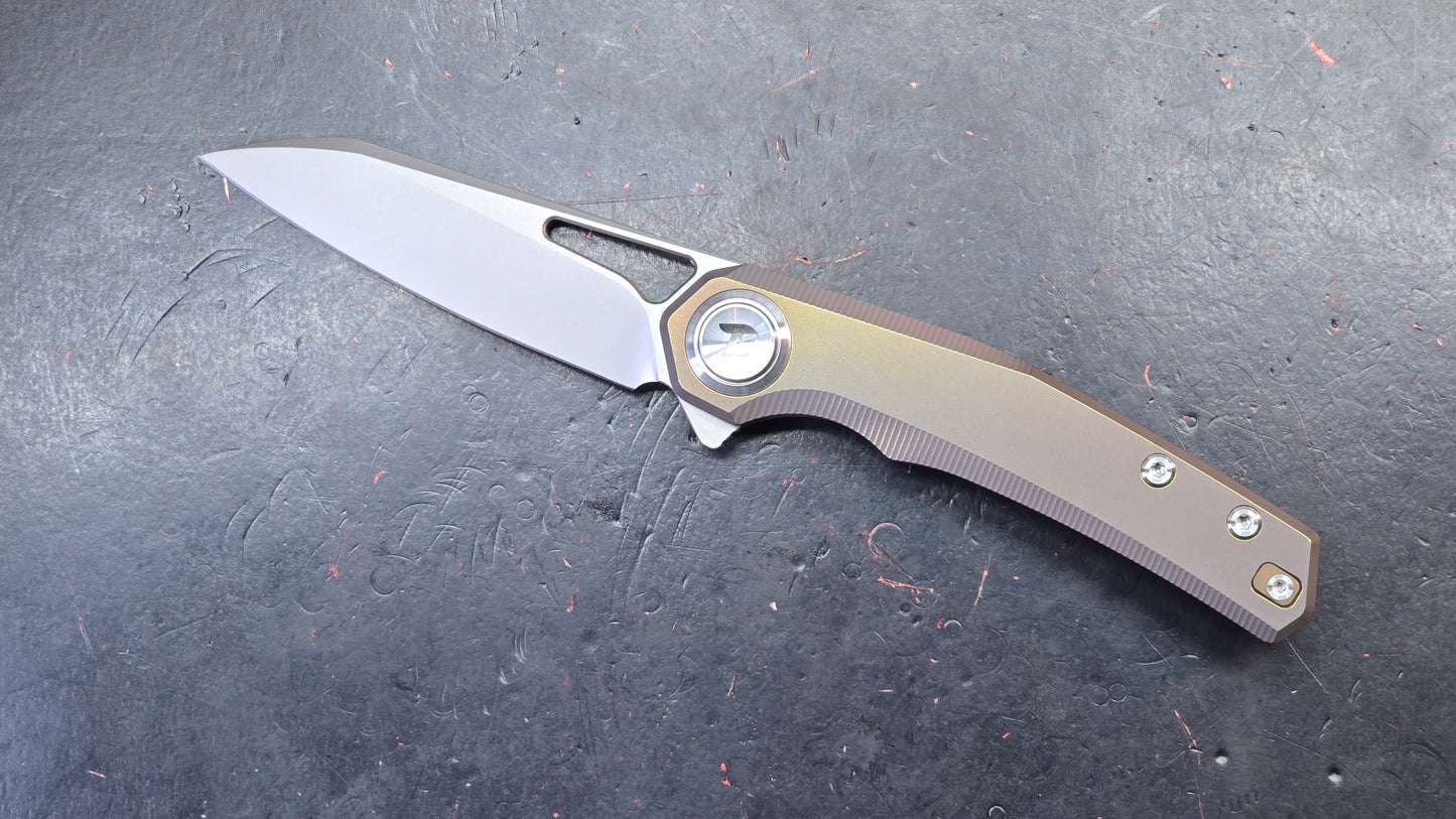 DREAMTECH D4281 Button Liner Lock Gray/Bronze Titanium M390 Blade (DISCOUNT IN CART)