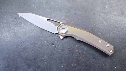 DREAMTECH D4281 Button Liner Lock Gray/Bronze Titanium M390 Blade (DISCOUNT IN CART)