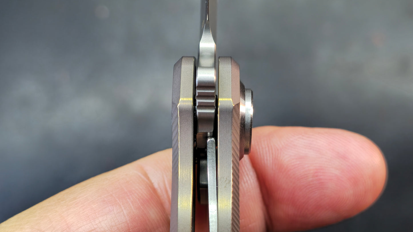 DREAMTECH D4281 Button Liner Lock Gray/Bronze Titanium M390 Blade (DISCOUNT IN CART)