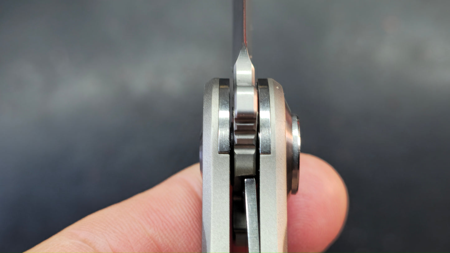 DREAMTECH D4055 Button liner lock Titanium handle D2 Blade