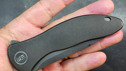WEKNIFE Synergy 2v2 (INTEGRAL) Tiger Stripe/Black Titanium Handle 20CV